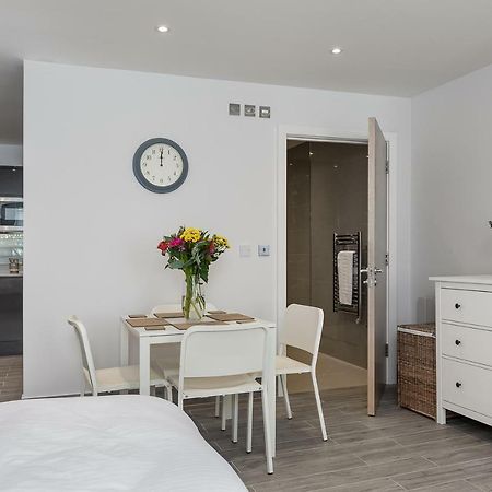 איסט מולזי The Lion Gate Apartments מראה חיצוני תמונה