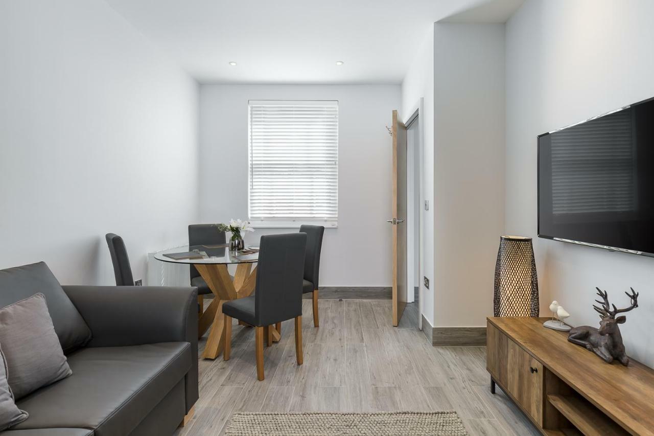 איסט מולזי The Lion Gate Apartments מראה חיצוני תמונה