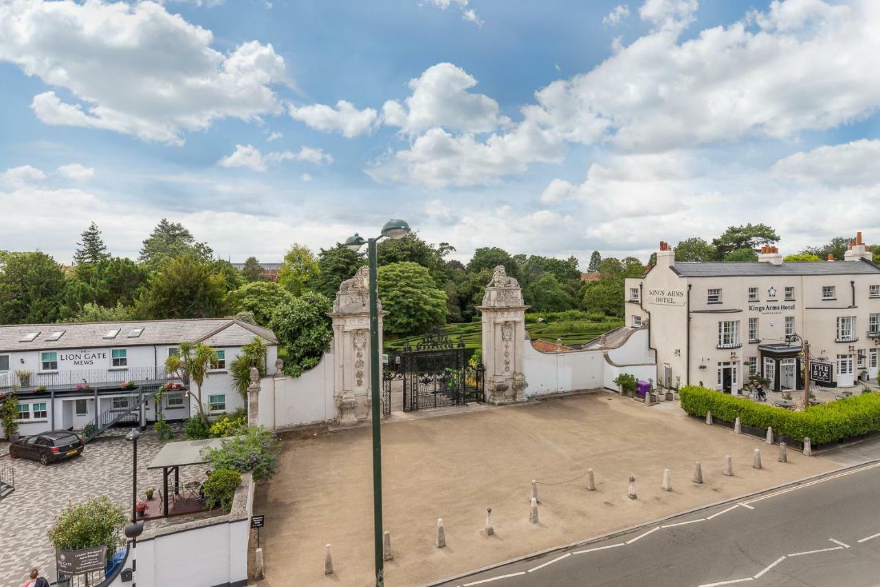 איסט מולזי The Lion Gate Apartments מראה חיצוני תמונה